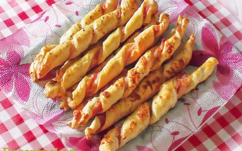 Baconos-füstölt sajtos csavart rúd