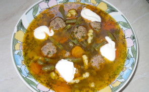 Zölbableves húsgombóccal