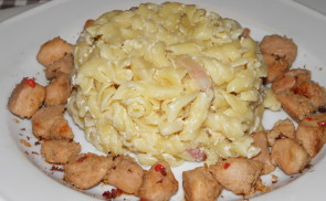 Teriyaki csirkefalatok tésztával