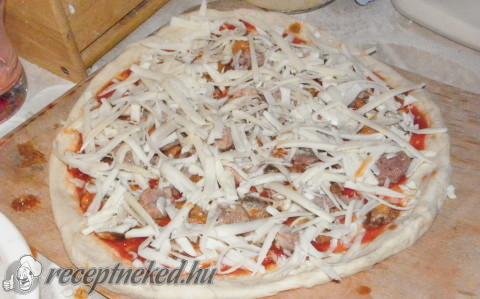 Tőkehalmájas pizza