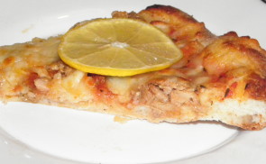 Tőkehalmájas pizza
