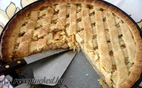 Almás linzertorta
