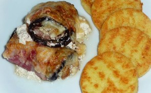 Csirkemájas padlizsántekercs polentával