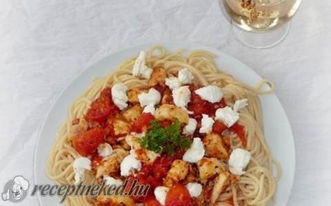 Paradicsomos füstölt hekk spagettivel