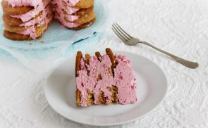 Zabkekszes-málnahabos torta
