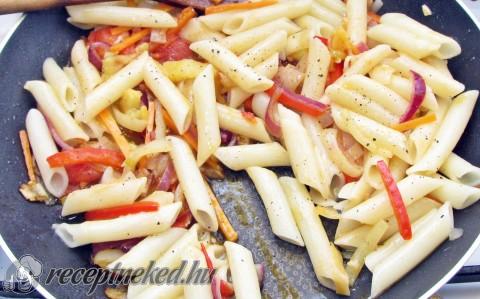 Zöldséges penne padlizsánkrémmel