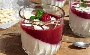 Málnás-kókuszos panna cotta