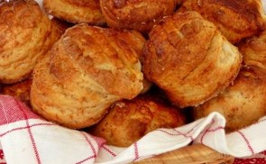 Réteges töpörtyűs pogácsa