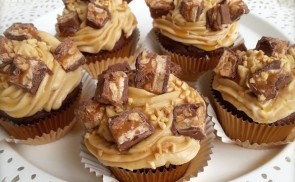 Snickers cupcake