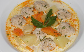 Csirkehúsgombóc leves