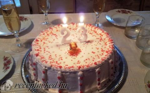 Erdei joghurtos torta