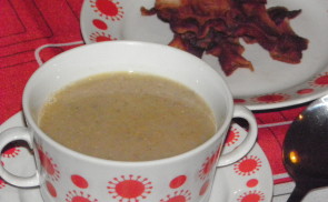 Gombakrémleves bacon chipsszel