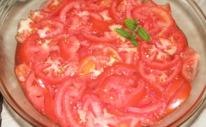 Hagymás paprika és paradicsom saláta