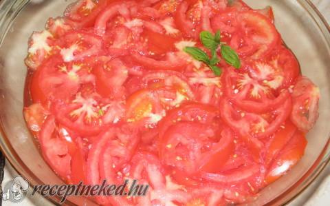 Hagymás paprika és paradicsom saláta