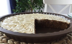 Répatorta sajtkrémes, barnavajas krémmel