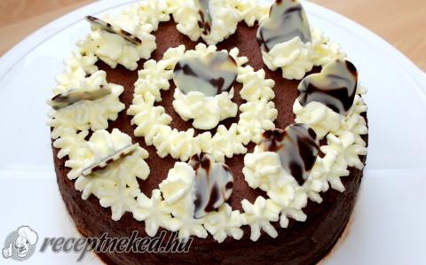Tejszínes csokoládé torta