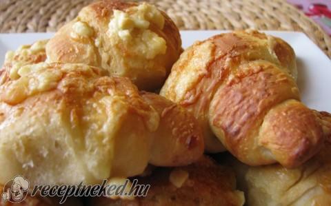 Mustáros kifli