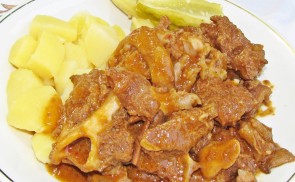 Körmös birkapörkölt bográcsban