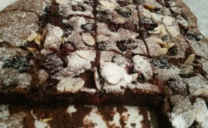 Mascarponés-feketeszedres brownie