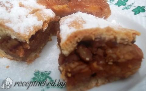 Almás pite dióval, rummal
