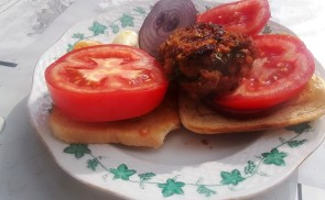 Bruschetta csípős petrezselymes tofufasírttal