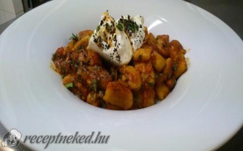 Paradicsomos gnocchi, zöld fűszeres burrataval