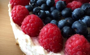 Málnás-áfonyás sajttorta