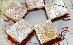 Pudingos omlós meggyes pite