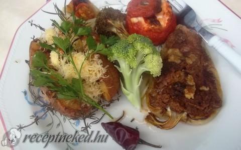Töltött krumpli, paradicsom és paprika