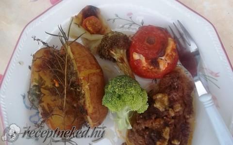 Töltött krumpli, paradicsom és paprika
