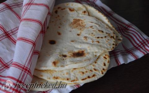 Házi tortilla, csirke fajitas, paradicsom salsa