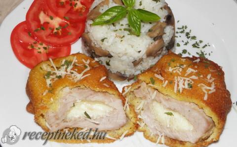 Sajttal töltött karajszelet kukoricás bundában