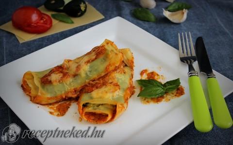 Cukkinis-sajtos lasagne tekercs