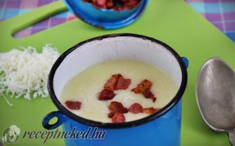 Burgonyakrémleves baconnel