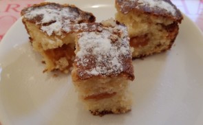Túrós-sárgabarackos bögrés süti