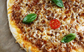 Pizza bolognese