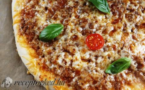 Pizza bolognese