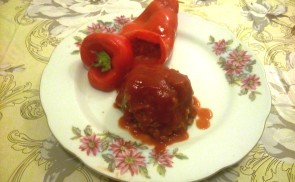 Töltött kápia paprika paradicsomszósszal