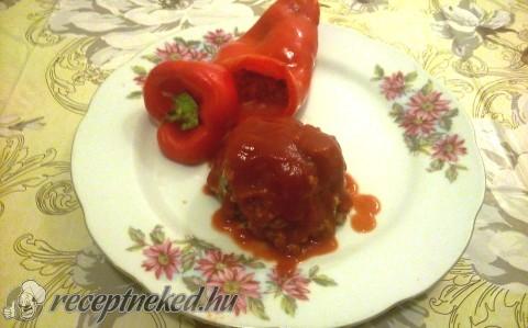 Töltött kápia paprika paradicsomszósszal