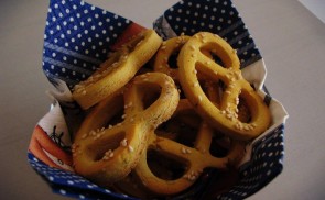 Kakukkfüves, fokhagymás perecek (gluténmentes)