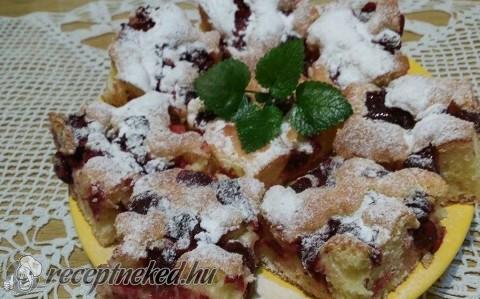 Joghurtos-meggyes pite