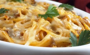 Húsos-sajtos sült spagetti