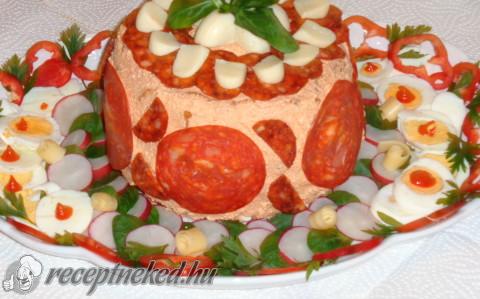 Magyaros körözöttes kolbásztorta