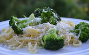 Krémsajtos Fettucini tészta brokkolival