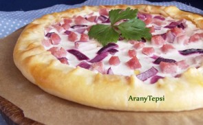Sonkás-tejfölös galette