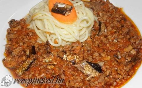 Bolognai spagetti füstölt sprotnival