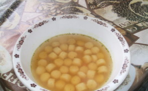 Csontleves gombóccal