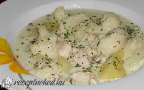 Karfiolleves csirkehússal