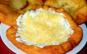 Tejfölös lángos