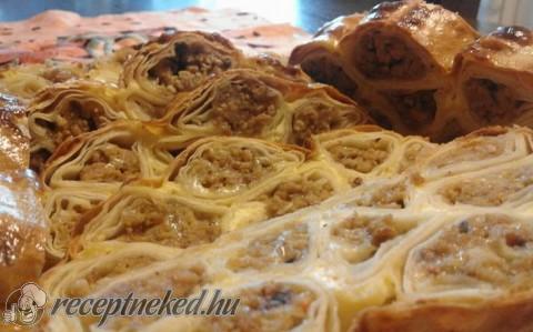 Húsos rácsos pite